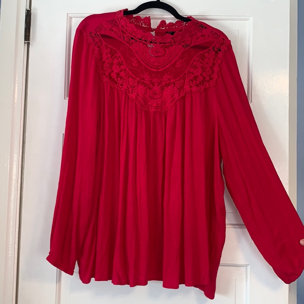 Size 3X / 3 Torrid Crinkle Gauze Crochet detail Red Lace top Blouse